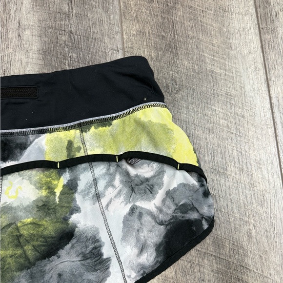 Lululemon Speed Shorts‎ - Picture 9 of 16